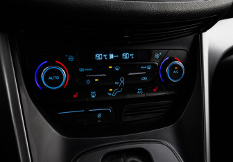 Подержанный автомобиль Ford Kuga 2017 года (15 фото)