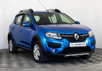 Подержанный автомобиль Renault Sandero 2015 года (3 фото)