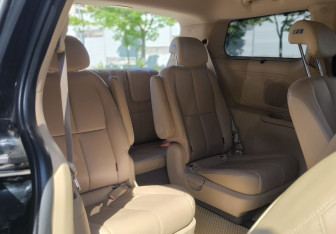 Подержанный автомобиль Kia Carnival 2018 года (12 фото)