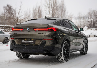 Подержанный автомобиль BMW X6 2021 года (4 фото)