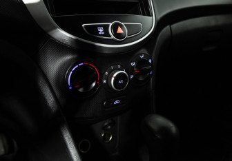 Подержанный автомобиль Hyundai Solaris Sedan 2012 года (15 фото)
