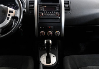 Подержанный автомобиль Nissan X-Trail 2012 года (11 фото)