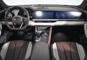 Подержанный автомобиль Geely Monjaro 2023 года (13 фото)