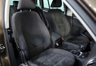 Подержанный автомобиль Volkswagen Tiguan 2015 года (20 фото)