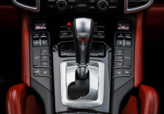 Подержанный автомобиль Porsche Cayenne 2016 года (20 фото)