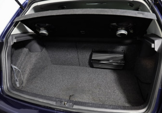 Подержанный автомобиль Volkswagen Golf Hatchback 2005 года (22 фото)