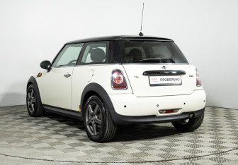 Подержанный автомобиль MINI Hatch 2011 года (7 фото)