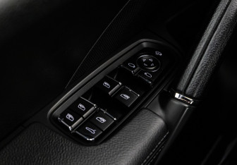 Подержанный автомобиль Porsche Cayenne 2015 года (25 фото)