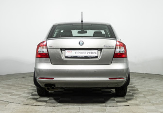 Подержанный автомобиль Skoda Octavia Liftback 2011 года (6 фото)