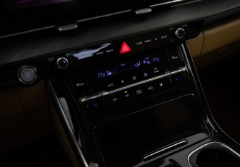 Подержанный автомобиль Kia Carnival 2020 года (17 фото)