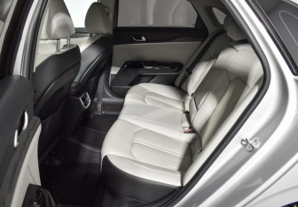 Подержанный автомобиль Kia K5 2021 года (11 фото)