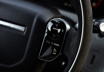 Подержанный автомобиль Land Rover Range Rover Velar 2018 года (15 фото)