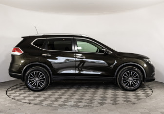 Подержанный автомобиль Nissan X-Trail 2015 года (4 фото)