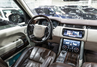 Подержанный автомобиль Land Rover Range Rover 2015 года (14 фото)