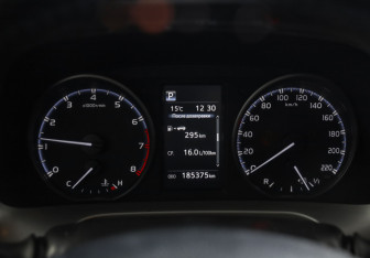 Подержанный автомобиль Toyota RAV4 2015 года (13 фото)