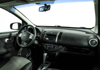 Подержанный автомобиль Nissan Note 2012 года (9 фото)