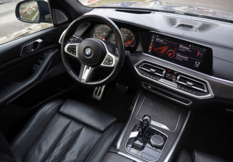 Подержанный автомобиль BMW X5 2019 года (12 фото)