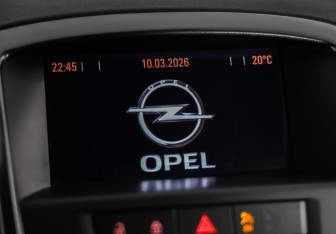 Подержанный автомобиль Opel Astra Hatchback 2011 года (14 фото)