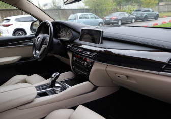 Подержанный автомобиль BMW X6 2016 года (10 фото)