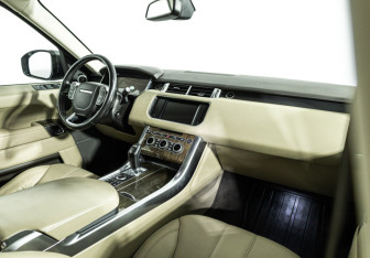 Подержанный автомобиль Land Rover Range Rover Sport 2016 года (9 фото)