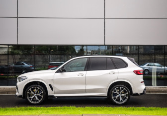 Подержанный автомобиль BMW X5 2019 года (10 фото)