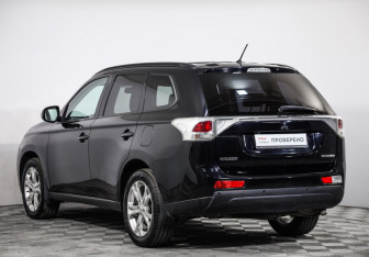 Подержанный автомобиль Mitsubishi Outlander 2012 года (7 фото)