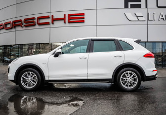 Подержанный автомобиль Porsche Cayenne 2014 года (9 фото)