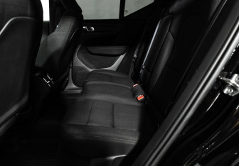 Подержанный автомобиль Volvo XC40 2019 года (10 фото)