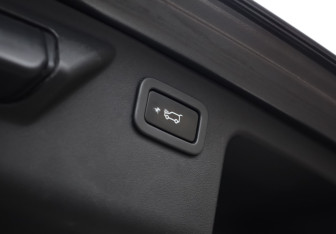 Подержанный автомобиль Land Rover Discovery Sport 2018 года (34 фото)