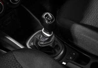 Подержанный автомобиль Kia Rio Sedan 2015 года (10 фото)