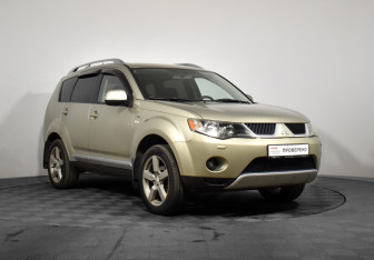 Подержанный автомобиль Mitsubishi Outlander 2008 года (3 фото)