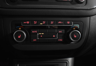 Подержанный автомобиль Volkswagen Tiguan 2012 года (15 фото)