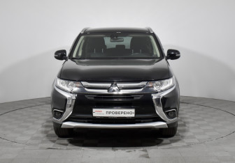 Подержанный автомобиль Mitsubishi Outlander 2018 года (2 фото)