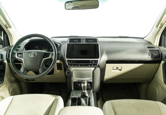 Подержанный автомобиль Toyota Land Cruiser Prado 2022 года (13 фото)