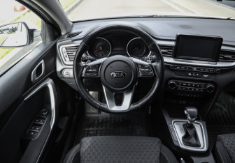 Подержанный автомобиль Kia Ceed Hatchback 2018 года (12 фото)