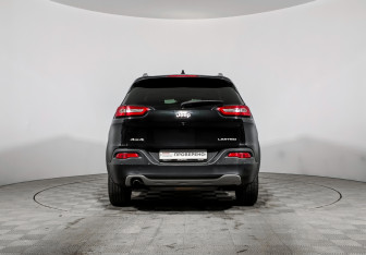 Подержанный автомобиль Jeep Cherokee 2014 года (6 фото)