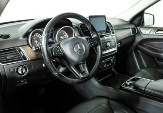 Подержанный автомобиль Mercedes-Benz GLE 2017 года (11 фото)