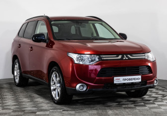 Подержанный автомобиль Mitsubishi Outlander 2013 года (3 фото)