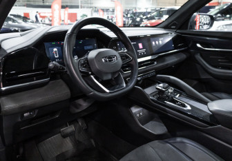 Подержанный автомобиль Geely Monjaro 2024 года (16 фото)