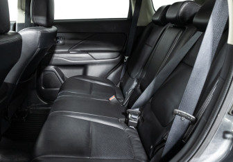 Подержанный автомобиль Mitsubishi Outlander 2014 года (10 фото)