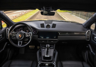 Подержанный автомобиль Porsche Cayenne 2019 года (12 фото)