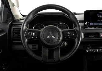 Новый Mitsubishi L200 2024 (13 фото)