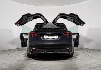 Подержанный автомобиль Tesla Model X 2023 года (12 фото)
