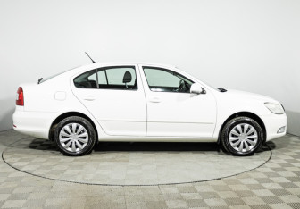 Подержанный автомобиль Skoda Octavia Liftback 2013 года (4 фото)