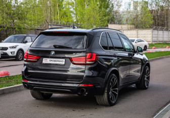 Подержанный автомобиль BMW X5 2016 года (6 фото)