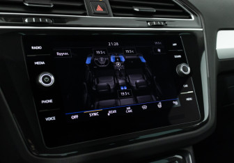 Подержанный автомобиль Volkswagen Tiguan 2019 года (16 фото)