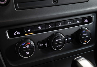 Подержанный автомобиль Volkswagen Golf Hatchback 2013 года (15 фото)