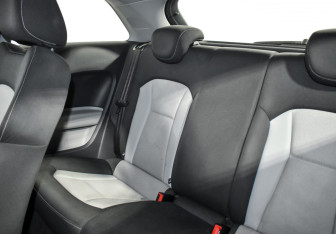 Подержанный автомобиль Audi A1 2012 года (11 фото)