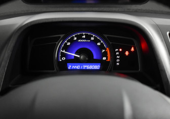 Подержанный автомобиль Honda Civic Sedan 2011 года (16 фото)