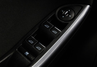 Подержанный автомобиль Ford Focus Hatchback 2013 года (17 фото)